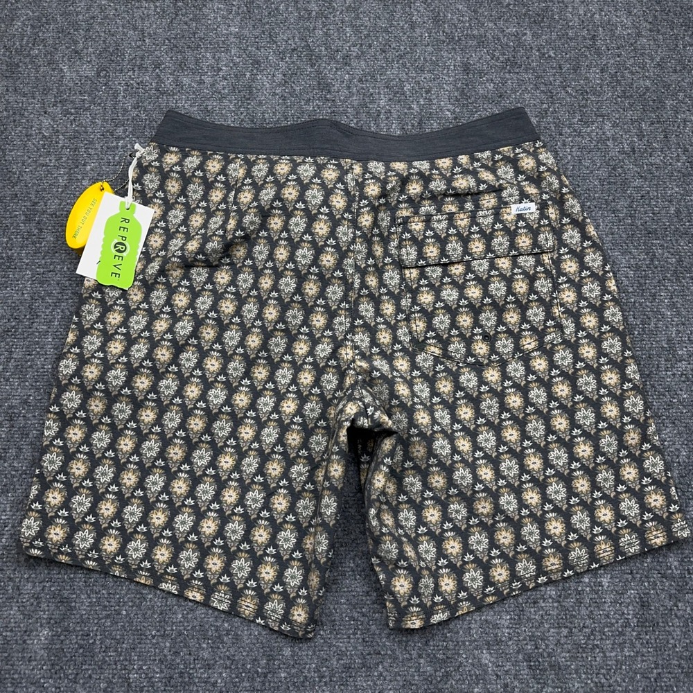 NEW Katin Nomad Hybrid Trunk Men's 32 Black Wash Floral Mandala Board Shorts 8" - Picture 6 of 8